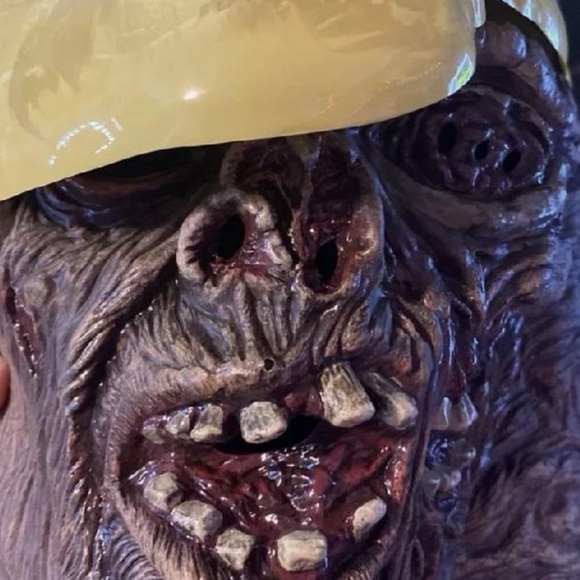 Friday the 13th Rubie’s Yellow Halloween Costume Deluxe Mask, Never used - Picture 2 of 12